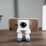 Simple Astronaut Mobile Phone Stand Student Desktop Holder – Bild 3