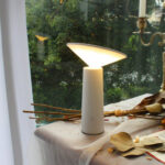 Rotating Lamp Head Three-color Light Charging Touch – Bild 2
