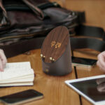 Wooden Speaker Smart Induction Speaker Phone Holder – Bild 3