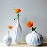 Petite Textured Porcelain Vase – Bild 3