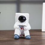 Simple Astronaut Mobile Phone Stand Student Desktop Holder – Bild 6