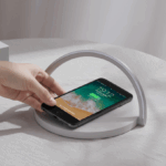 10W kabelloses Ladegerät mit Halter für Smartphones