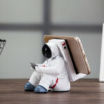 Simple Astronaut Mobile Phone Stand Student Desktop Holder – Bild 8