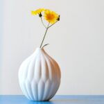 Petite Textured Porcelain Vase – Bild 5