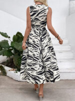 Printed Notched Sleeveless Midi Dress – Bild 4