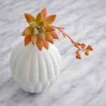 Petite Textured Porcelain Vase – Bild 4
