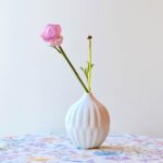 Petite Textured Porcelain Vase – Bild 6